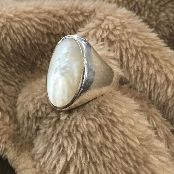 Vintage Mother of Pearl Sterling Silver Wide Band Cocktail Ring Sz 8 - Picture 6 of 8